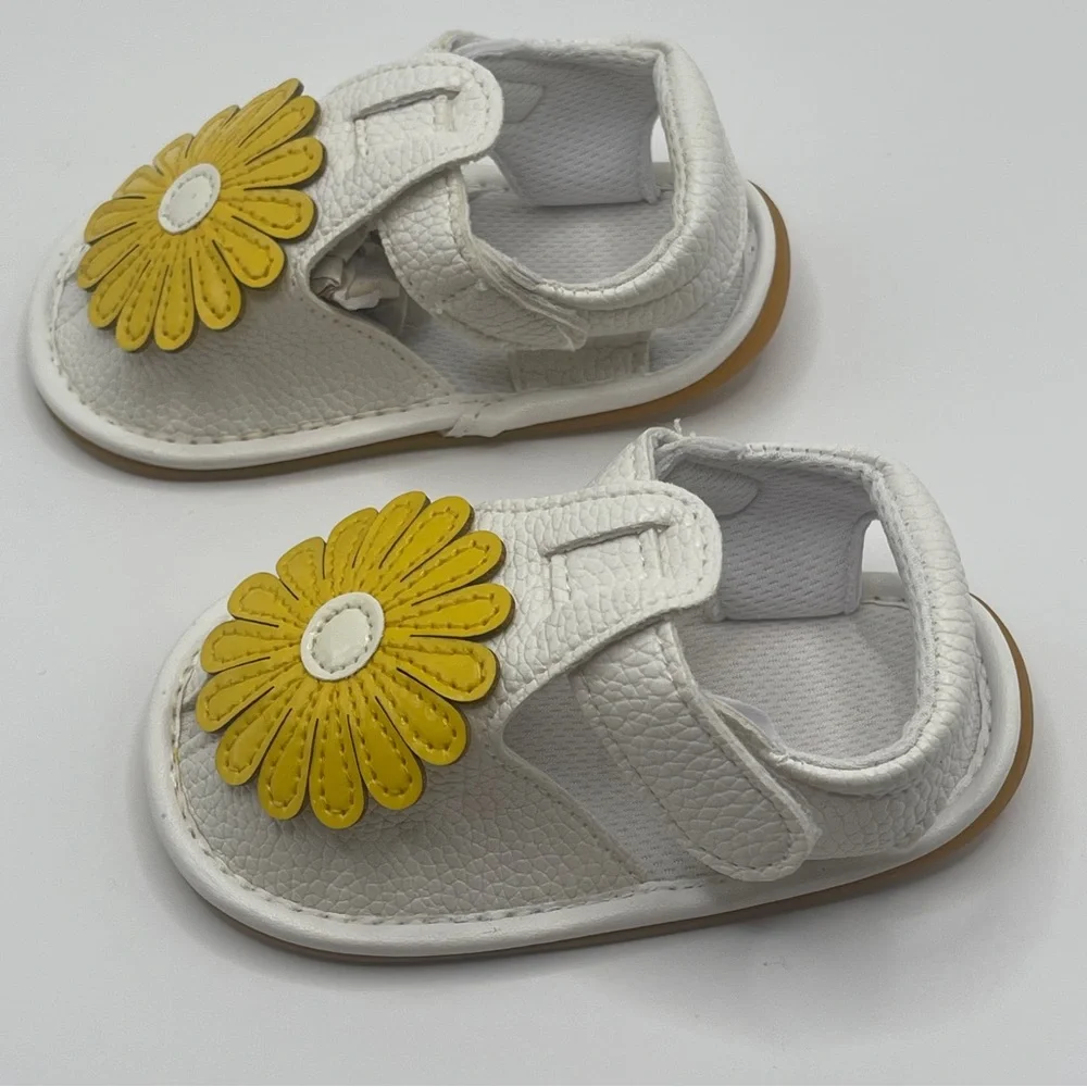 SALE 4/$20 Trendy Boutique White and Yellow crib Shoes 5 12-18 Months sandals